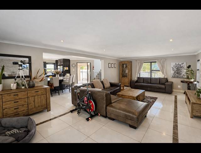 4 BEDROOM HOUSE FOR SALE IN FLAMINGO VLEI